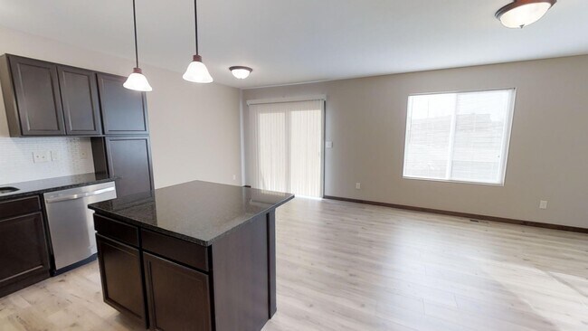 Foto del edificio - 711 Deer Haven Ct