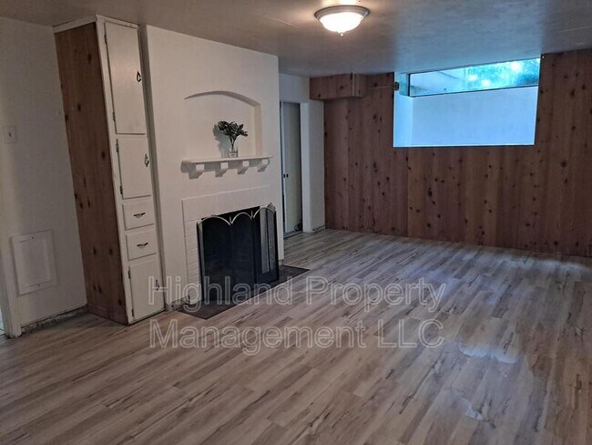 Foto del edificio - 1000 NE Creston Ln