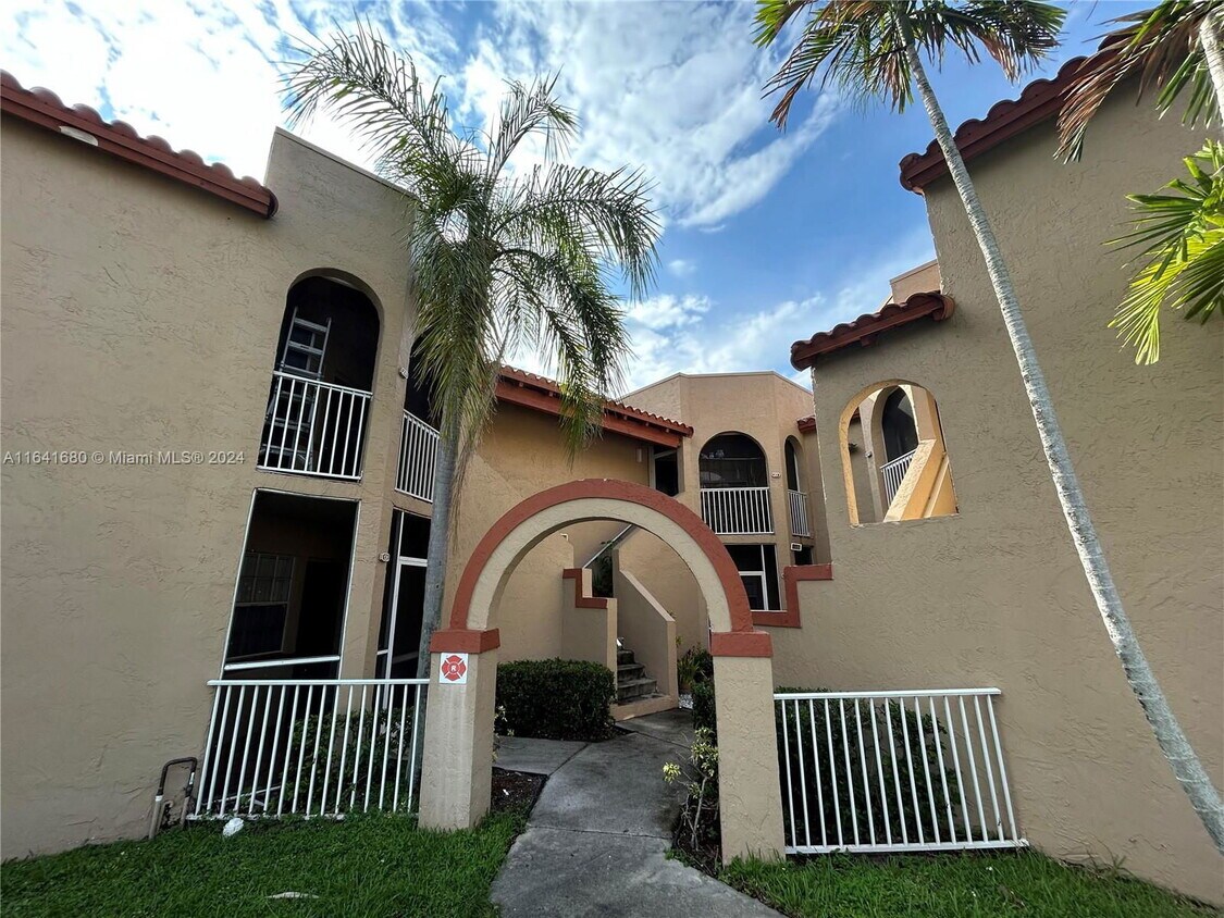 8657 SW 5th St Pembroke Pines, FL 33025 Alquileres en Pembroke Pines