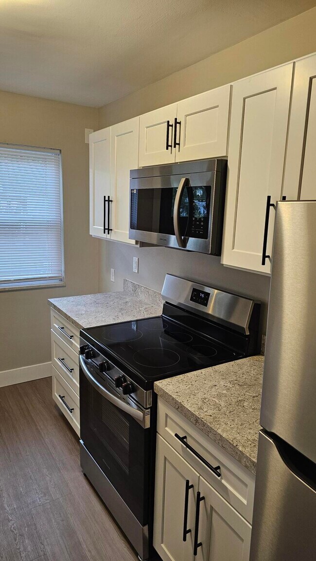 Foto del edificio - 5903 N Wayne Rd