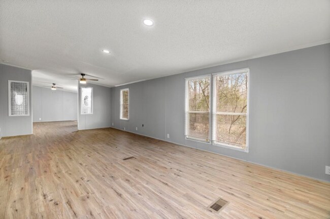 Building Photo - 44 Whitetail Rd
