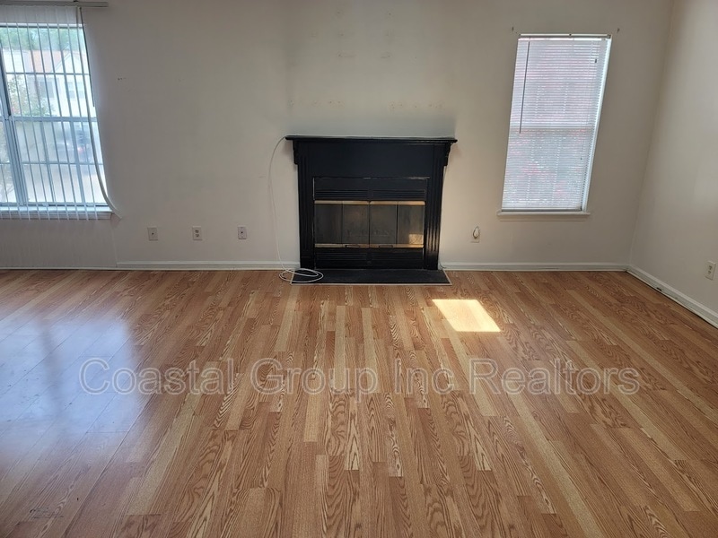 Primary Photo - 1424 Deerpond Ln