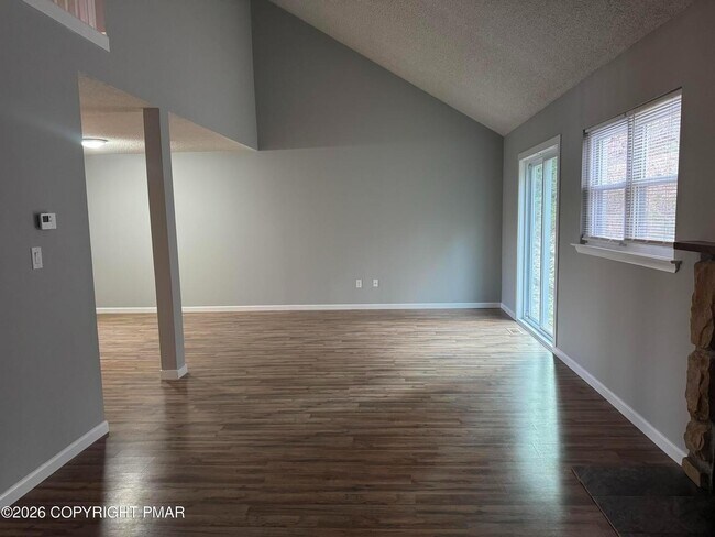 Foto del edificio - 35 Brookeville Terrace