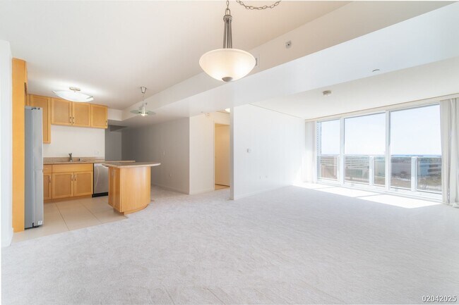 Foto del edificio - 2 BD/2 BA/2 Parking Condo in the Moana Pacific