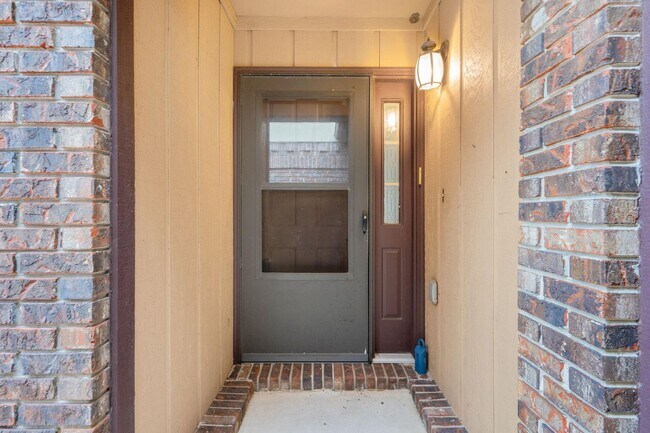 Building Photo - Enjoy resort-style amenities with this rental!
