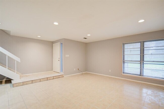 Foto del edificio - 5869 Village Forest Ct