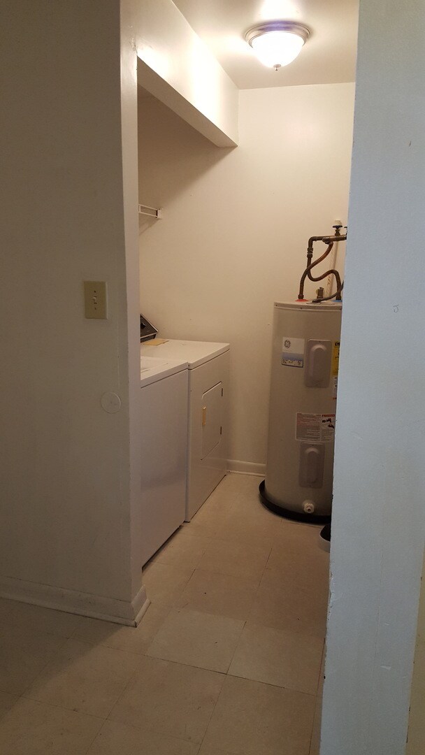Building Photo - 3br, 2 bath 2 story house near ODU