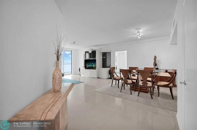 Foto del edificio - 16699 Collins Ave