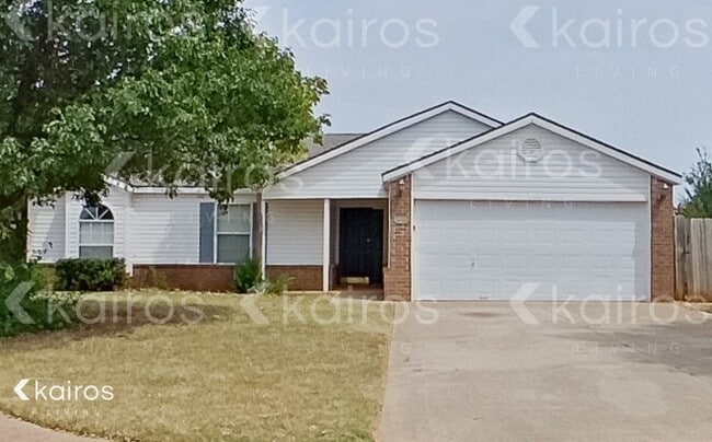 Building Photo - 1005 Pinecrest St