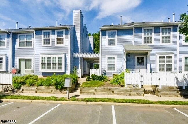 Building Photo - 111 Almond Dr