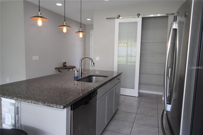 Foto del edificio - 270 Alford Dr