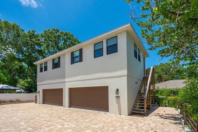 Foto del edificio - 635 N Osprey Ave