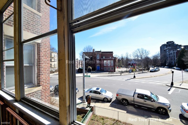 Foto del edificio - 221 Chestnut Hill Ave