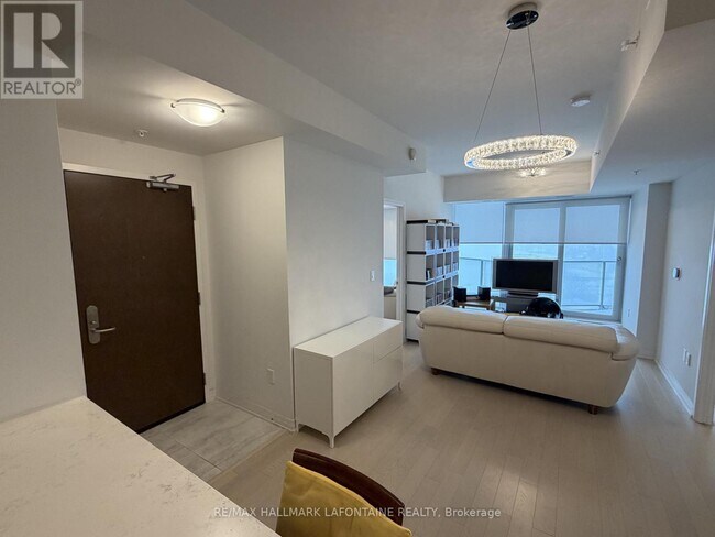 Photo du bâtiment - 805 Carling Ave