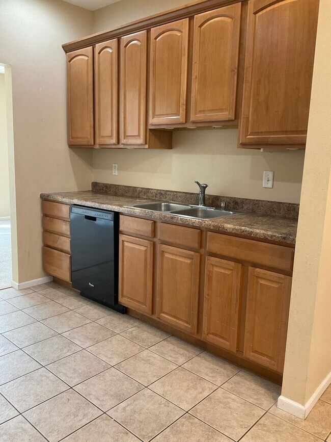 Building Photo - 611 Titan Dr