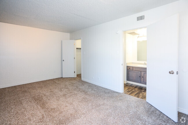 1BD, 1BA - 720SF C - Woodberry Heights