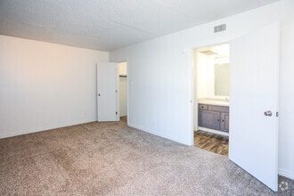 1BD, 1BA - 720SF C - Woodberry Heights
