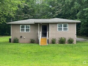 Building Photo - 918 Poplar Rd