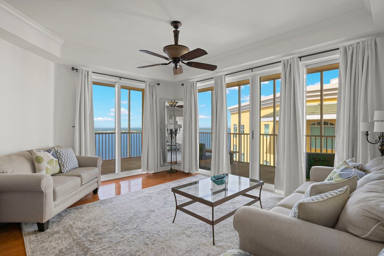 Foto principal - 2745 1st St