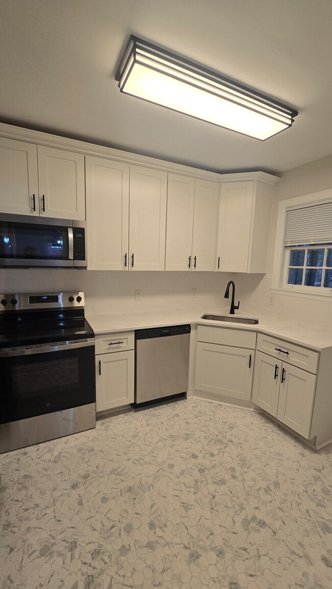 Building Photo - 4418 Cutshaw Ave