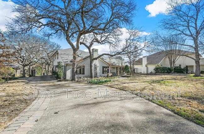 Building Photo - 9 Meadowbrook Ln