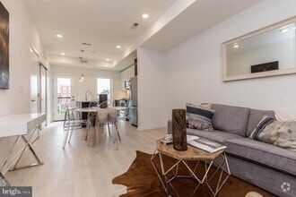 Building Photo - 1241 N 27th St