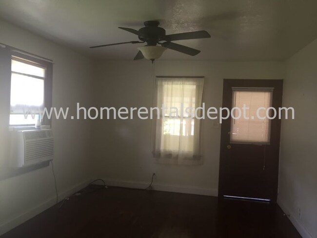 Building Photo - Cute 2/1 in the heart of St. Cloud, $1,400...