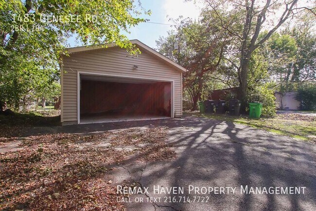 Building Photo - 1483 Gensee Rd #1/DN, S. Euclid - Spacious...
