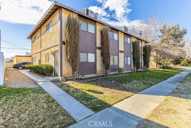 Foto principal - 232 E Lancaster Blvd