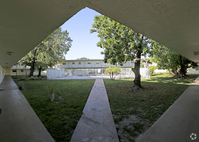 Building Photo - Biscayne Gardens