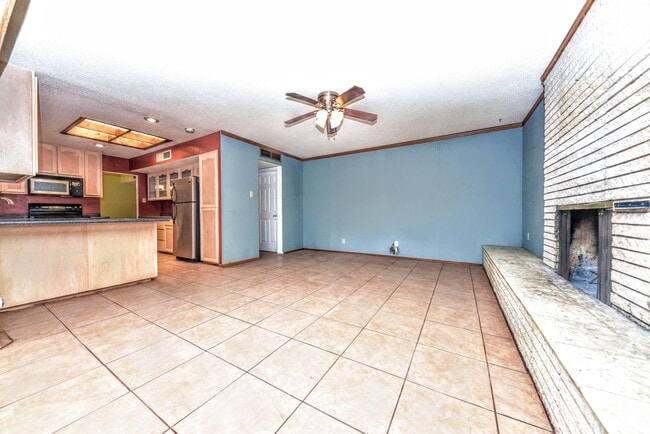 Building Photo - 8512 Shaver Dr