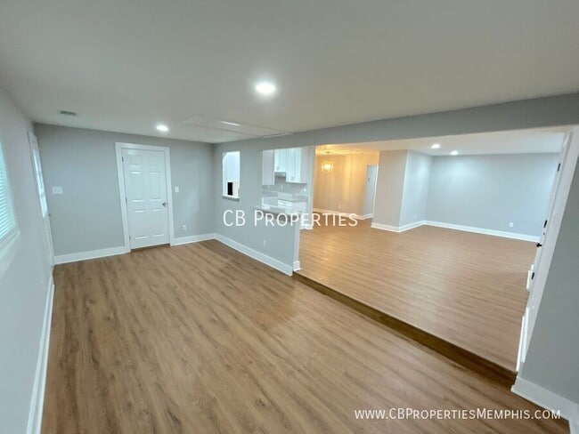 Building Photo - 1326 Whitewater-