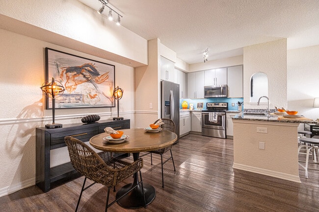 Building Photo - Cortland Portofino Place