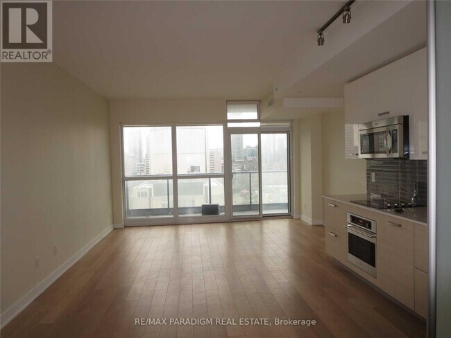 Photo du bâtiment - 210-1210 Simcoe St
