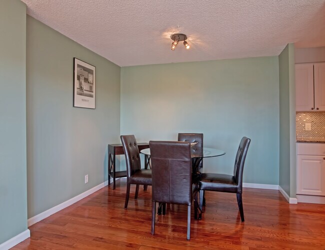Foto del edificio - 411 Lakewood Cir