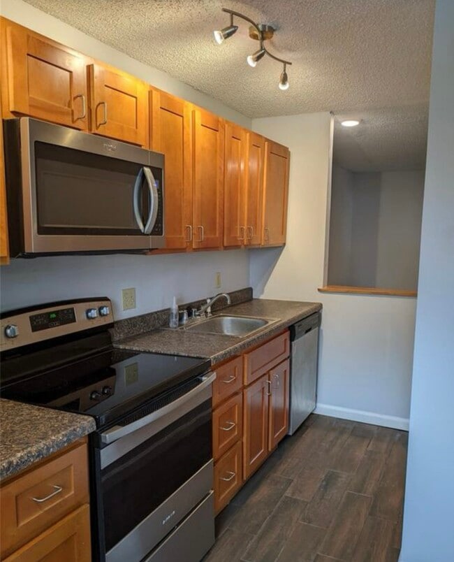Building Photo - 47 Aurora Dr