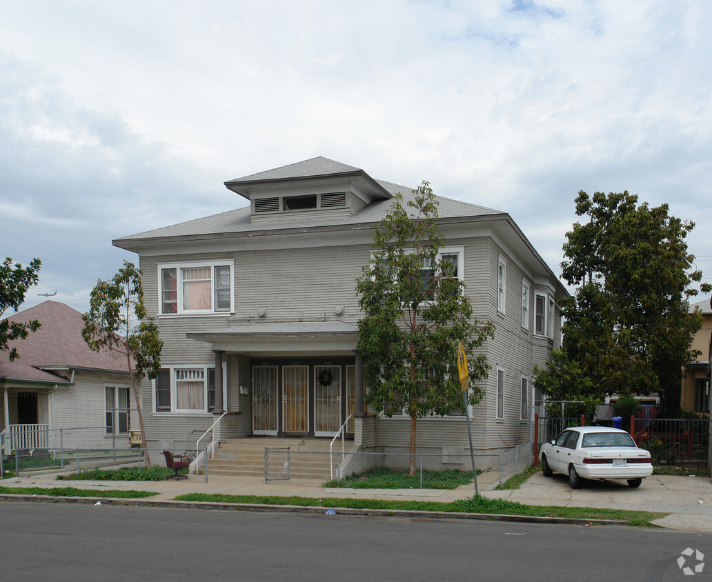 Building Photo - 1946-1952 Julian Ave