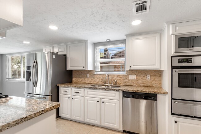 Foto del edificio - 24610 Green Moss Dr