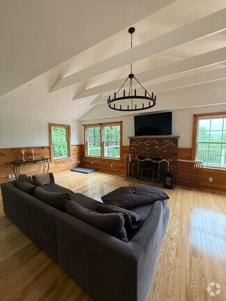 Building Photo - 226 Tracy Farm Rd