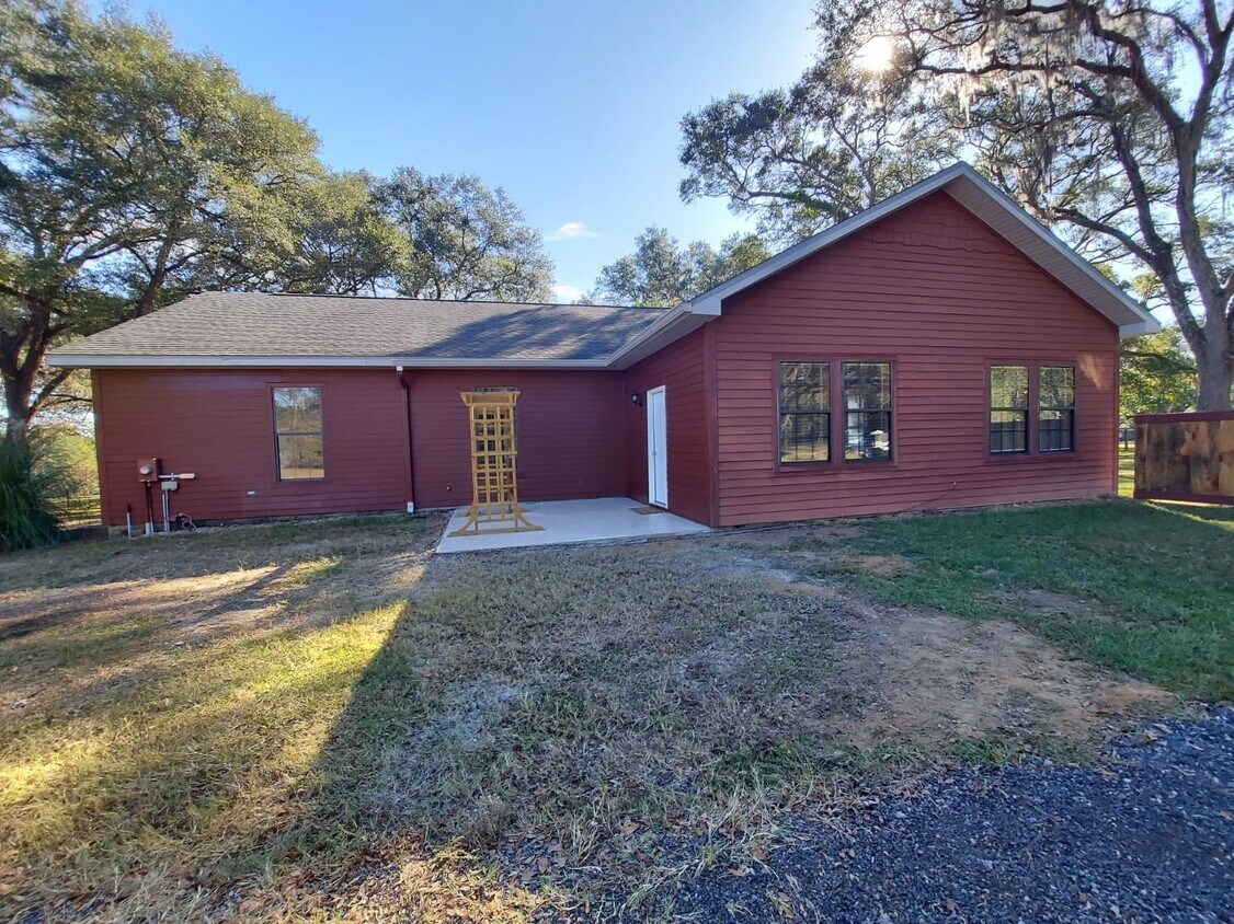 Primary Photo - 4296 Whispering Oaks Dr