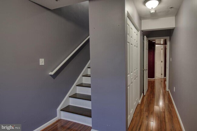 Foto del edificio - 5625 Crestwood Ct