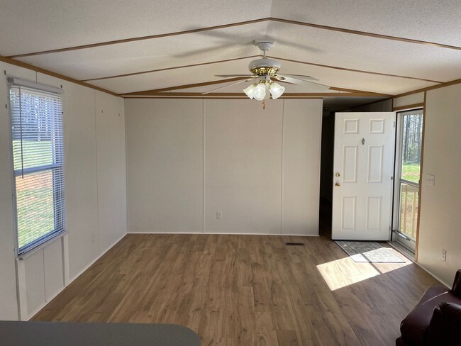 Foto del edificio - 3 BED 2 BATH MOBILE HOME LOCATED IN DENTON...