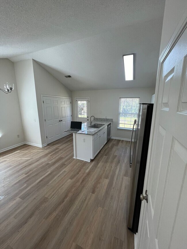 Foto del edificio - Move-in Ready! Charming 3 Bedroom 2 Bathroom home in Effingham County, GA