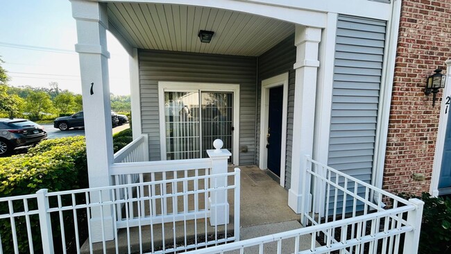 Building Photo - 2215 Aurora Dr