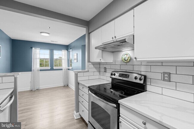 Foto del edificio - 8571 Falls Run Rd