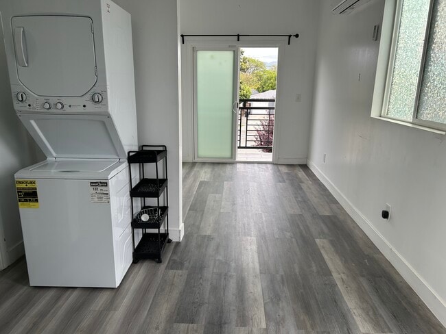 Foto del edificio - 5437 Clybourn Ave