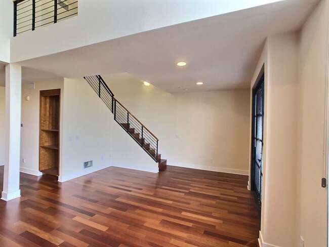 Foto del edificio - BRIGHT, SPACIOUS 1BD/1.5BA LOFT IN JAPANTO...