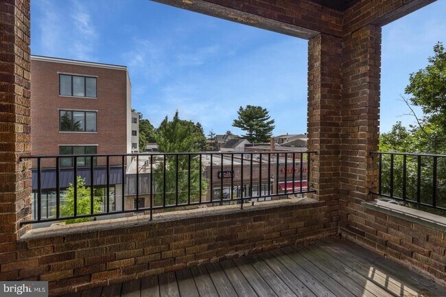 Foto del edificio - 6168 Ridge Ave