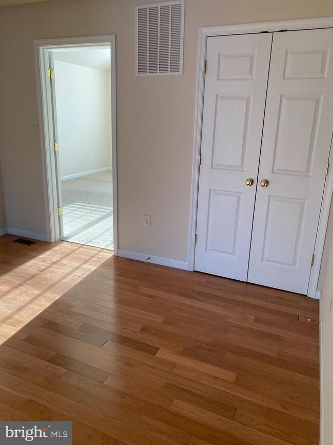 Building Photo - 2019 Powell Dr