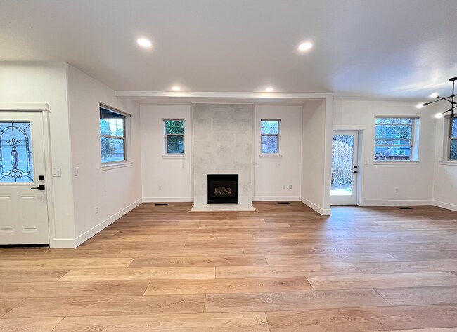 Foto del edificio - Modern Craftsman 4 Bedroom Home!